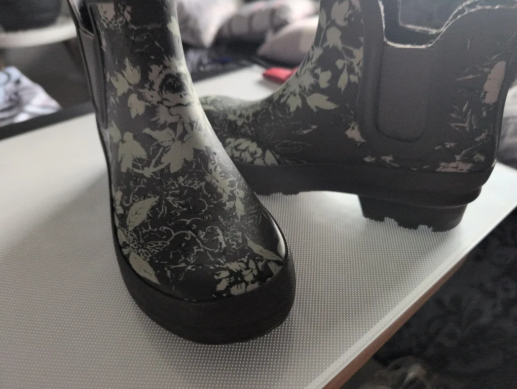 Floral Chelsea Boots, Size 6 image indicator(2)