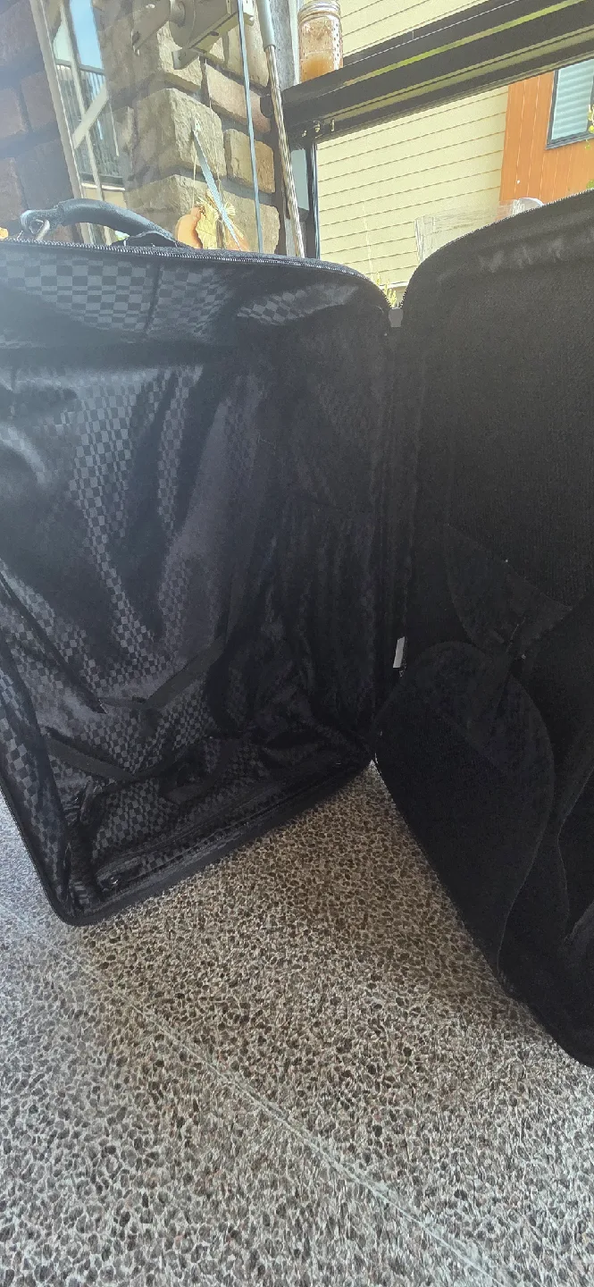 Tumi Black Rolling Suitcase image indicator(4)