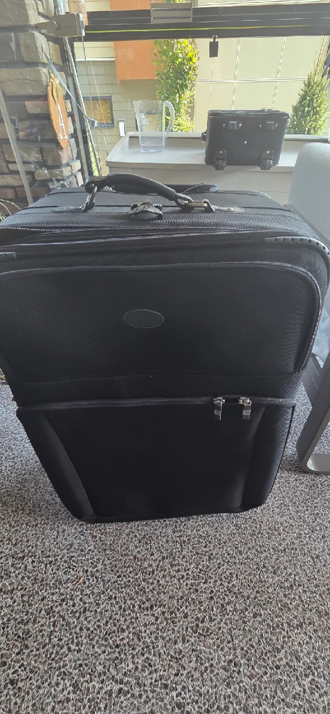 Tumi Black Rolling Suitcase image indicator(5)