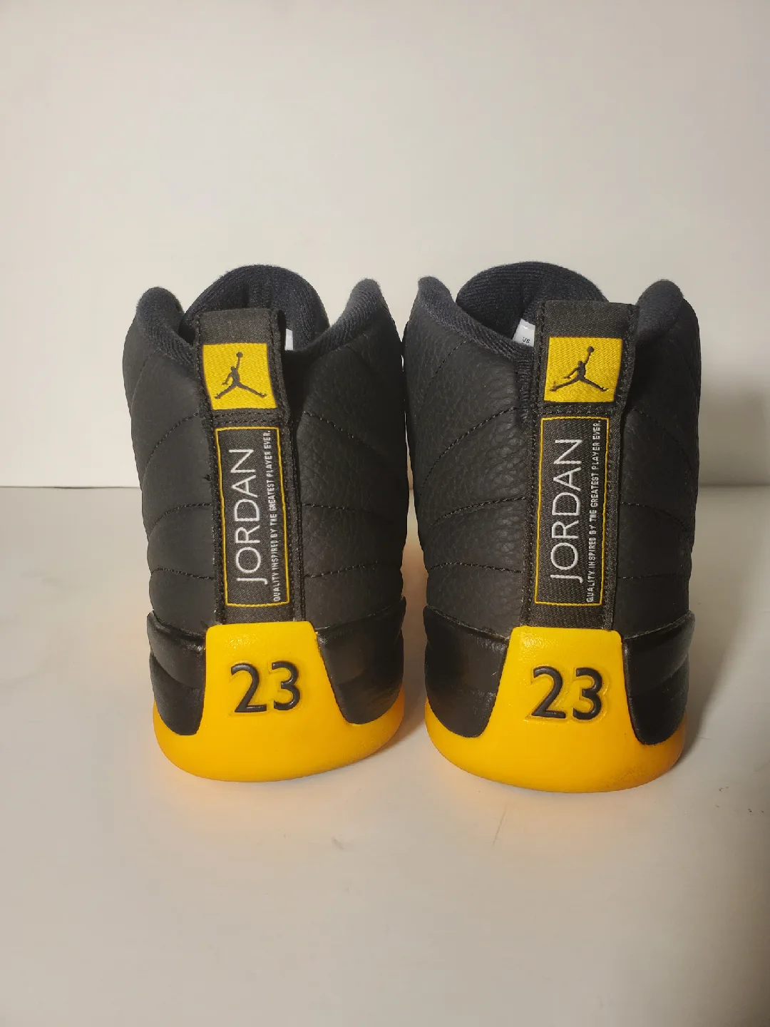 Jordan 12 Retro Black University Gold W/Box 130690-070 S 10 image indicator(4)