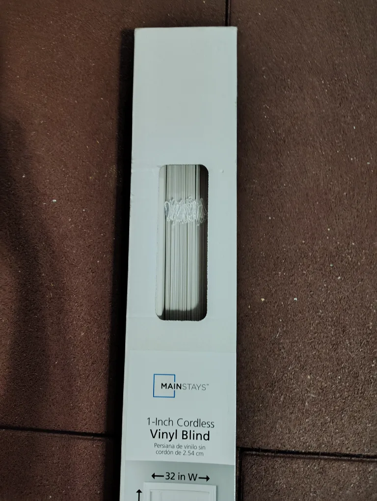 Mainstays 1-Inch Cordless Vinyl Blind - 32 x 64 in image indicator(3)