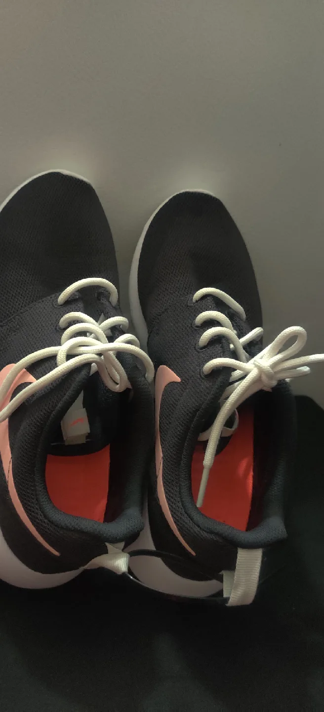 Nike Roshe One Sneakers US 7 thumbnail