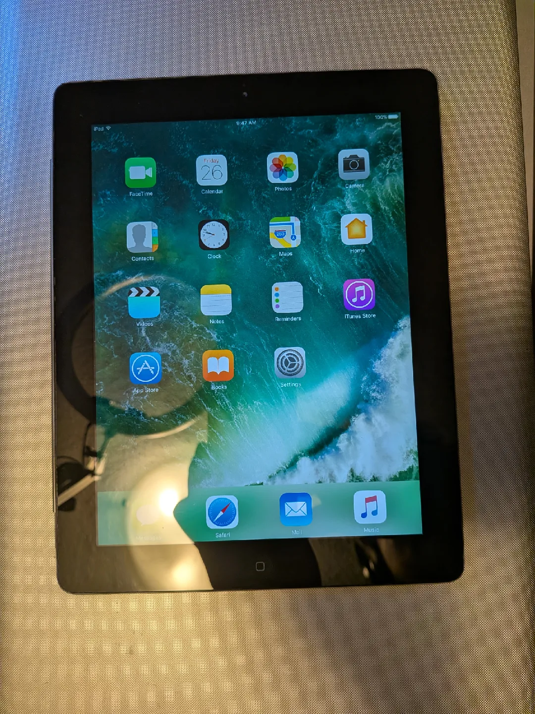 64GB iPad 4 with cover thumbnail
