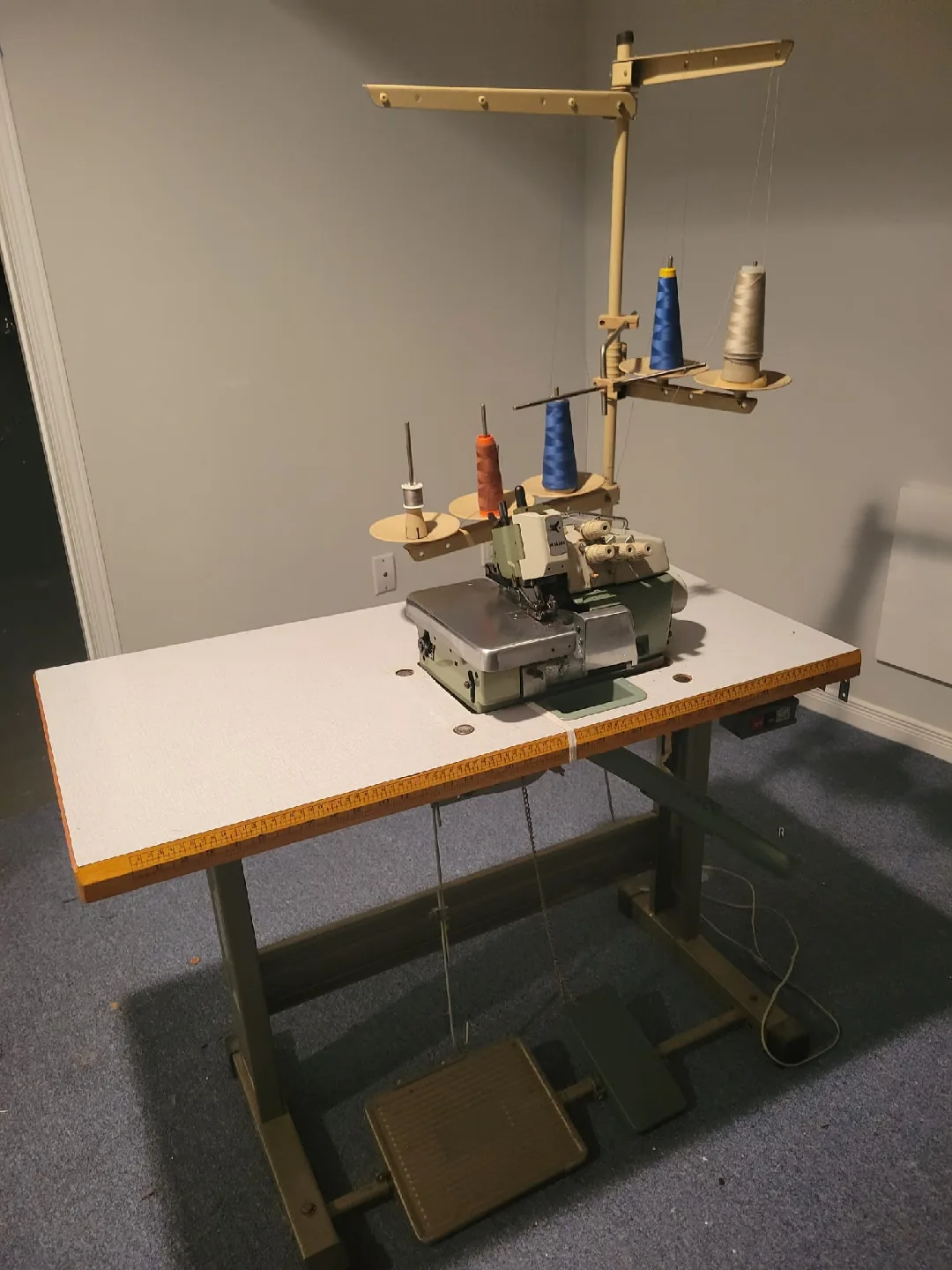 Overlock Machine / Serger thumbnail
