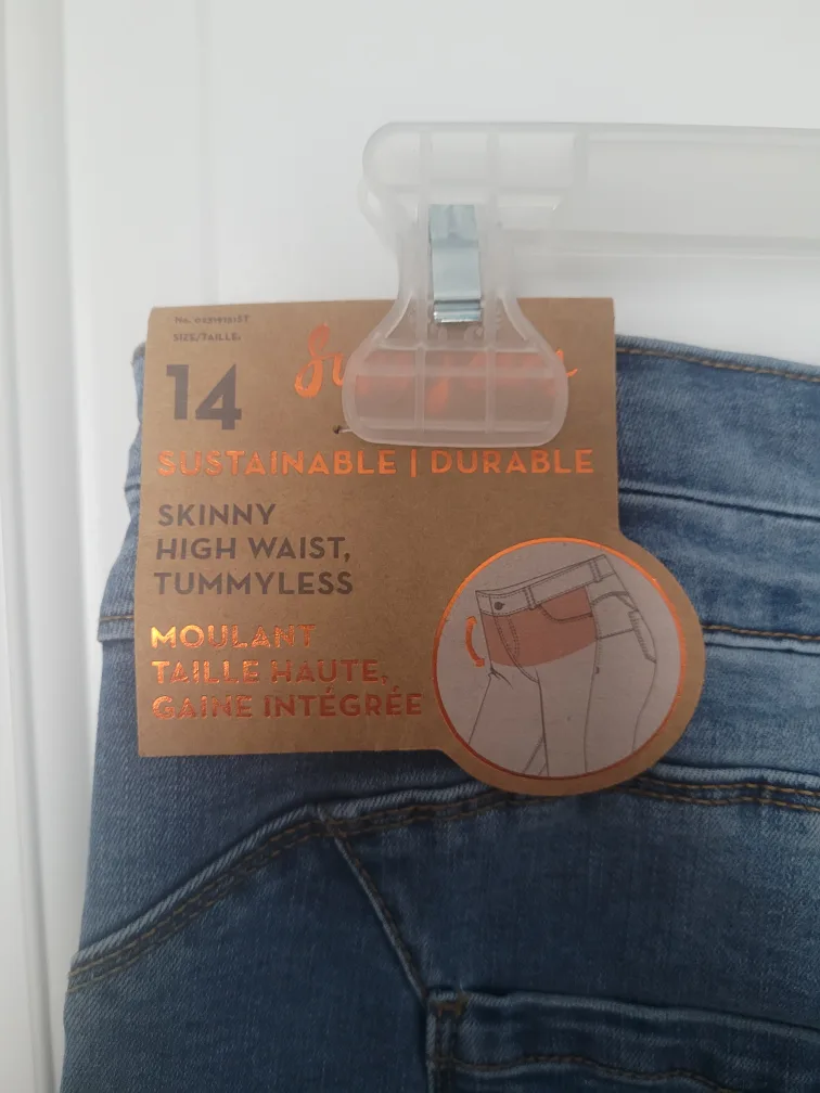 Suko Jeans Size 14 - High Waist Sustainable Denim image indicator(3)