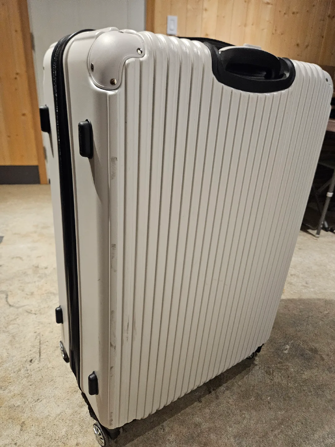 Traveler's Choice White Hardside Luggage