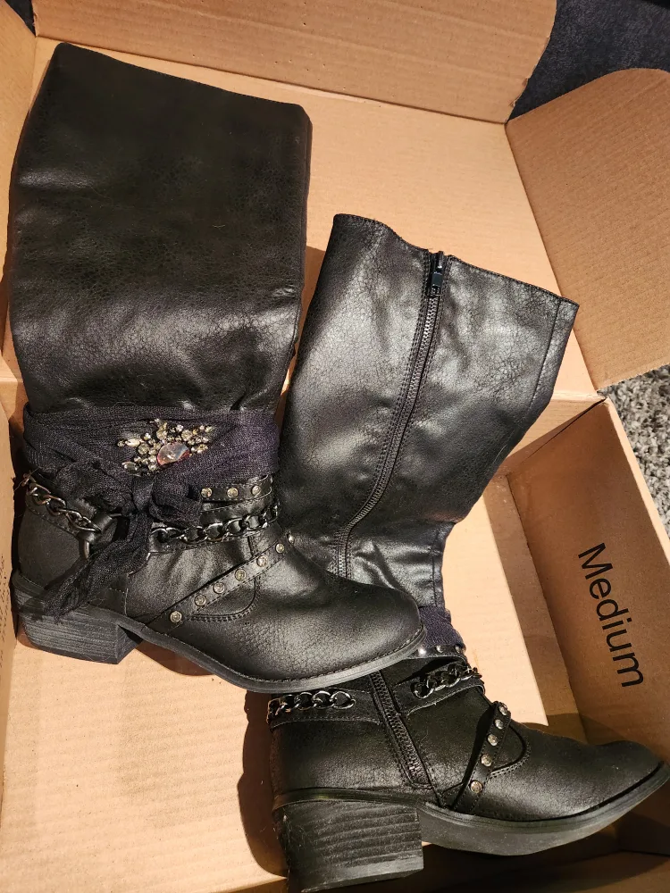 New Black Knee-High Boots with Chain Detail image indicator(5)