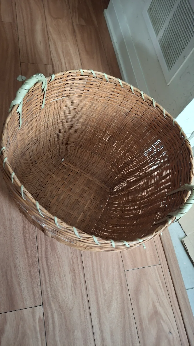Wicker Laundry Basket image indicator(2)