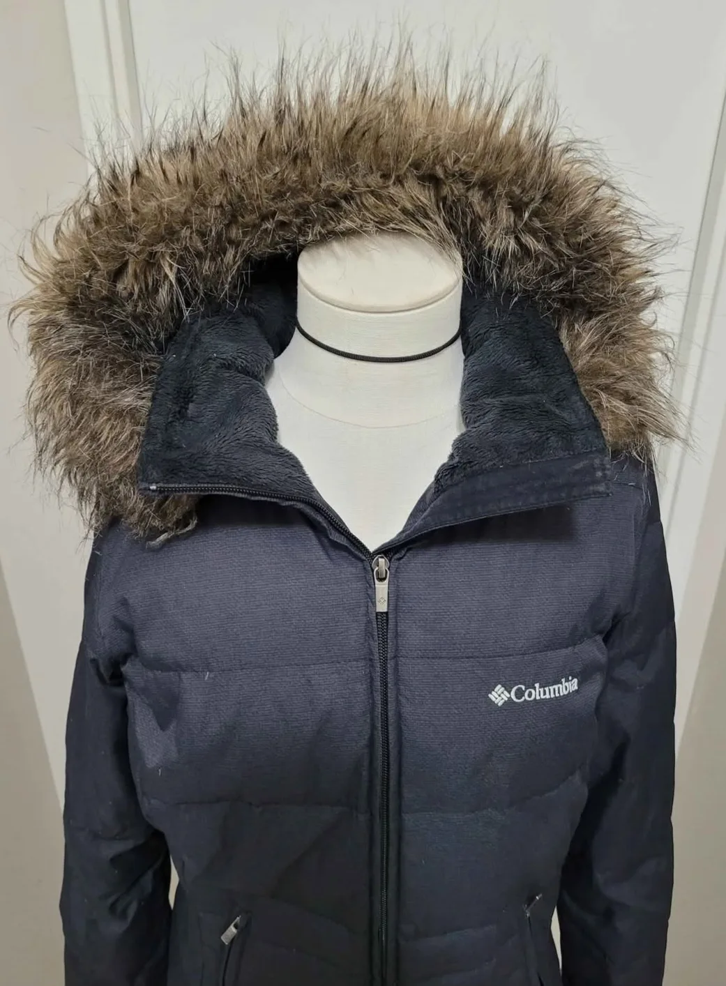 Columbia Puffer Jacket - Size M image indicator(2)