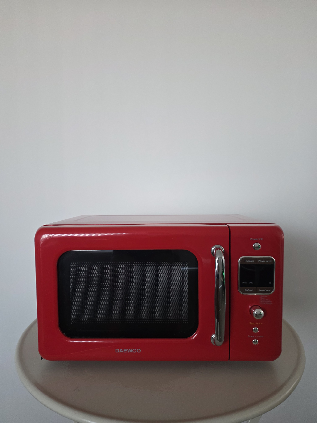 Stylish Retro Countertop Microwave Oven - Red