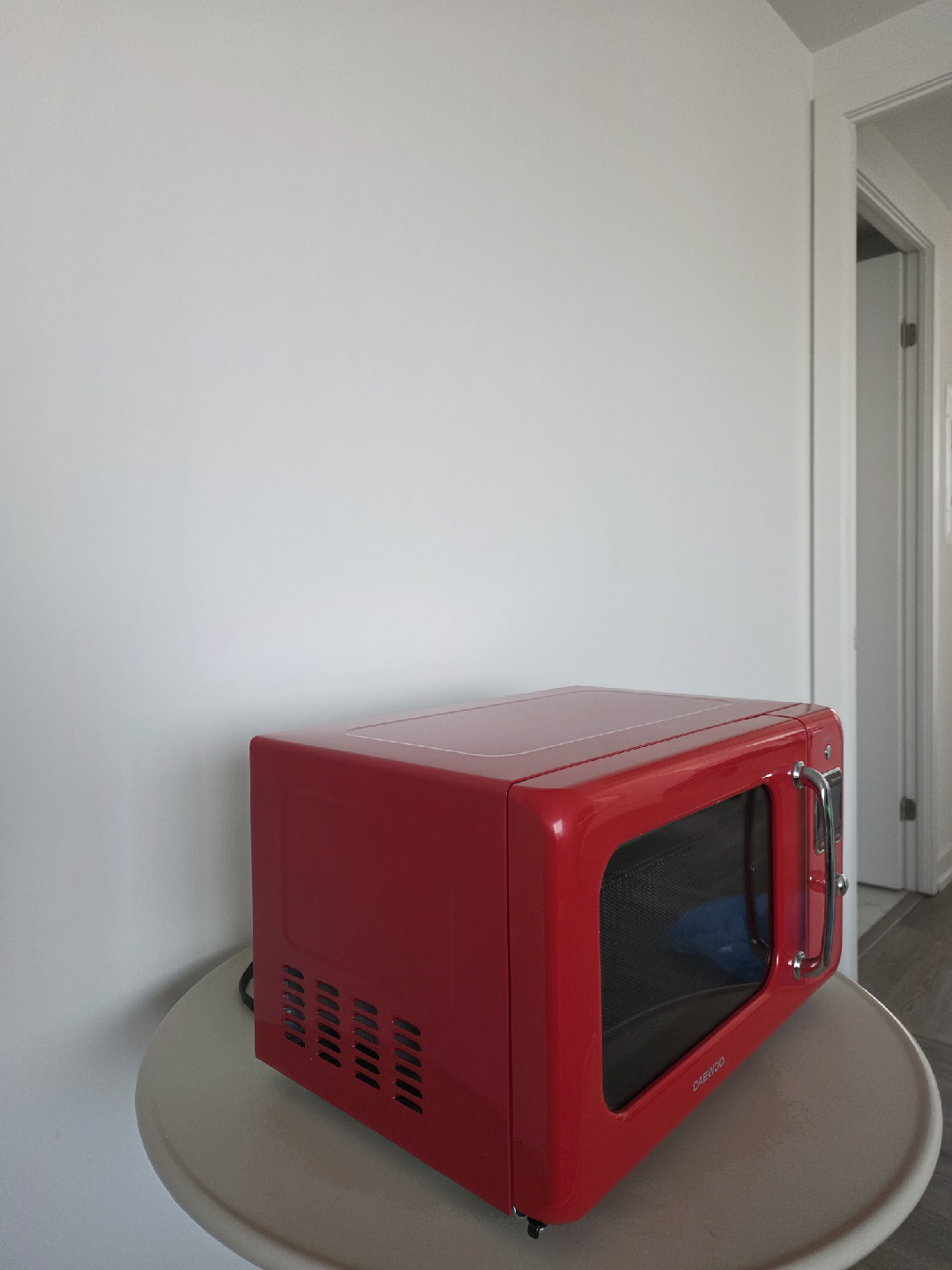 Stylish Retro Countertop Microwave Oven - Red - photo 3