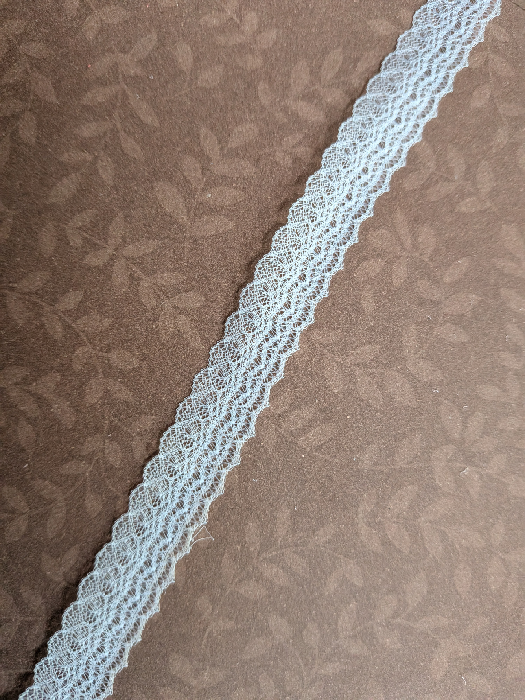 TEN YARDS vtg delicate, sheer, narrow white Lace Trim - photo 2