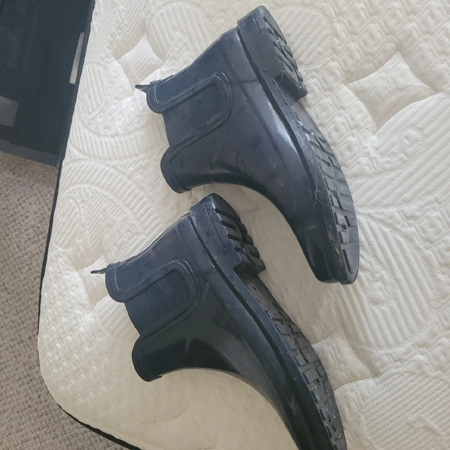 Womans ankle rain boots - Size 12 image indicator(2)