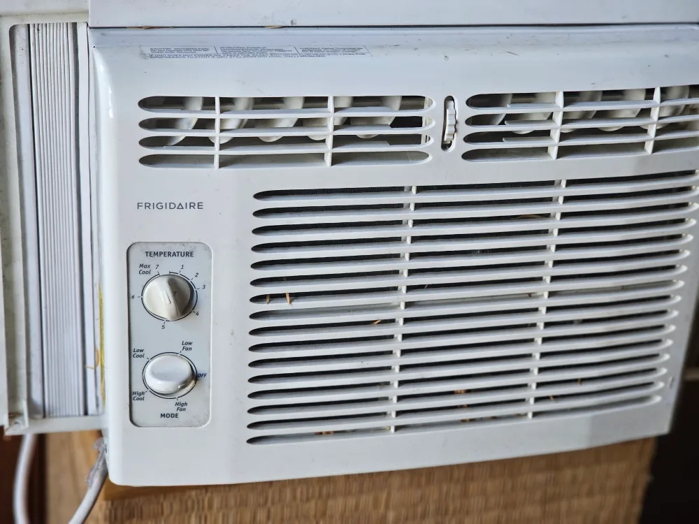Frigidaire Window Air Conditioner thumbnail