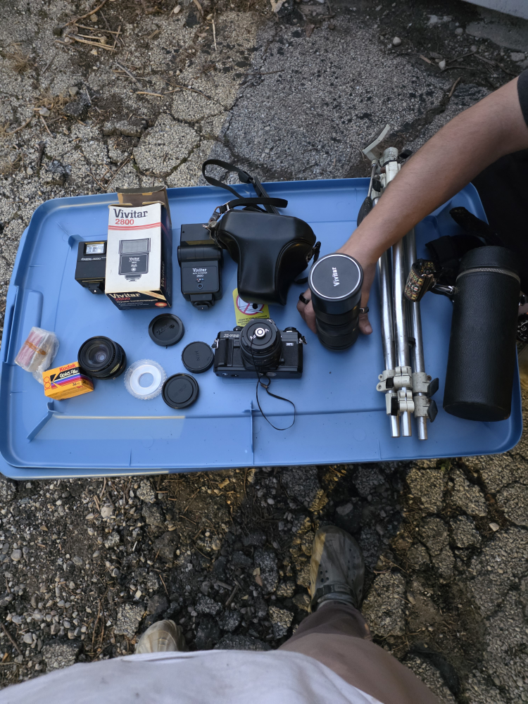 Minolta Camera, Vivatar Flash, Lens & Tripod - photo 2