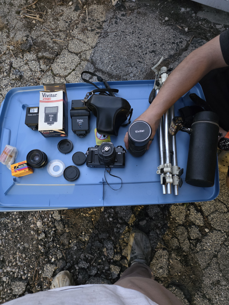 Minolta Camera, Vivatar Flash, Lens & Tripod - photo 3