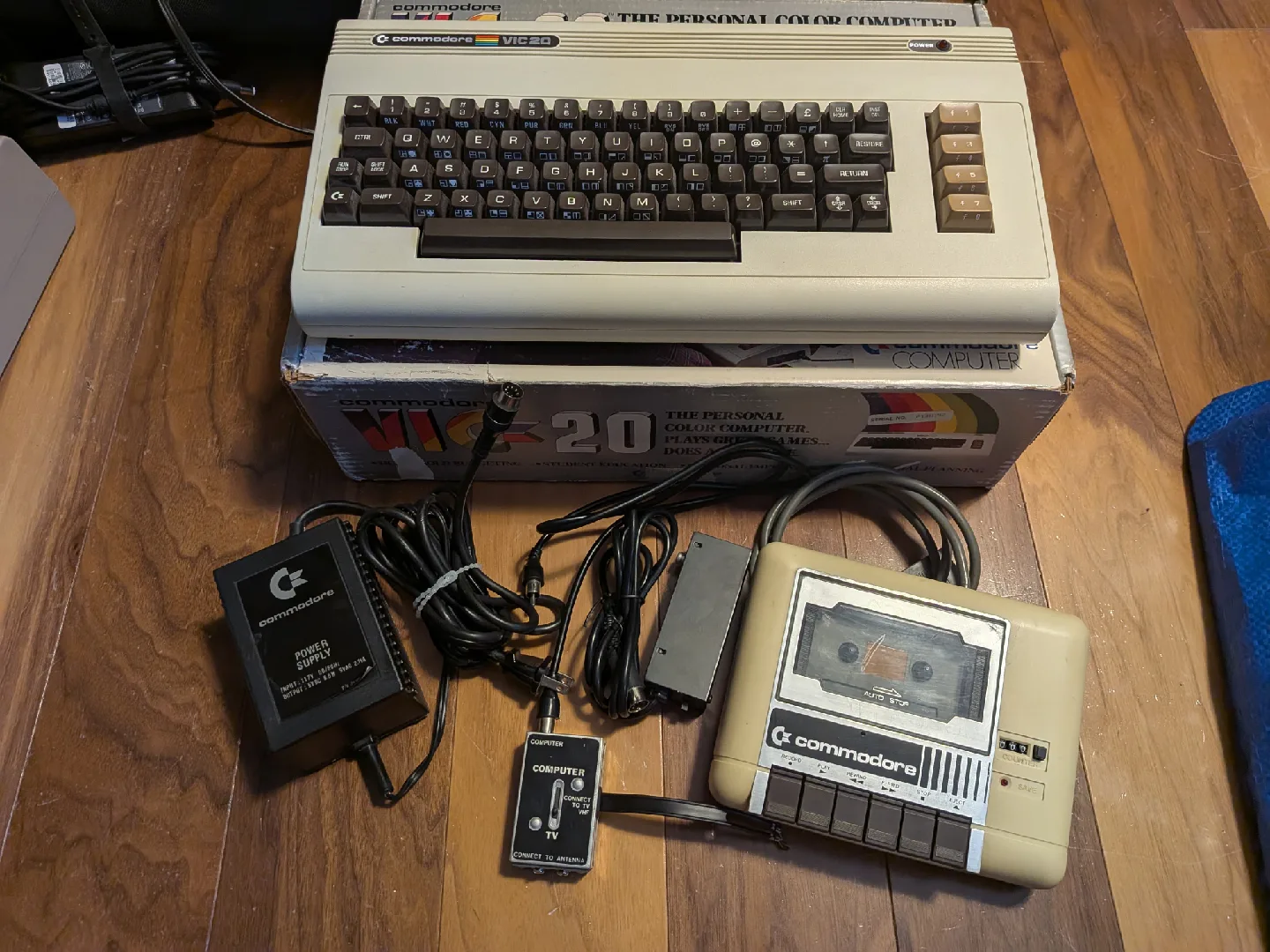 Commodore VIC 20 with original box, working thumbnail