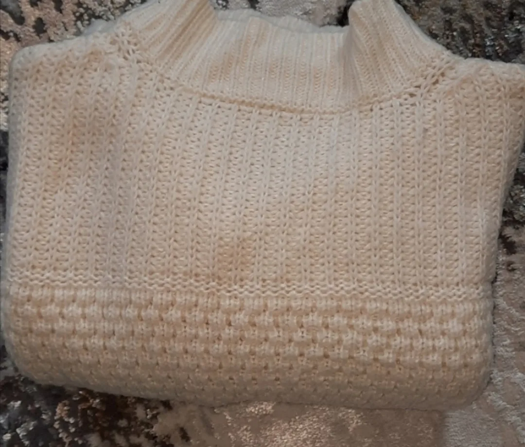 Cream Knit Sweater image indicator(2)