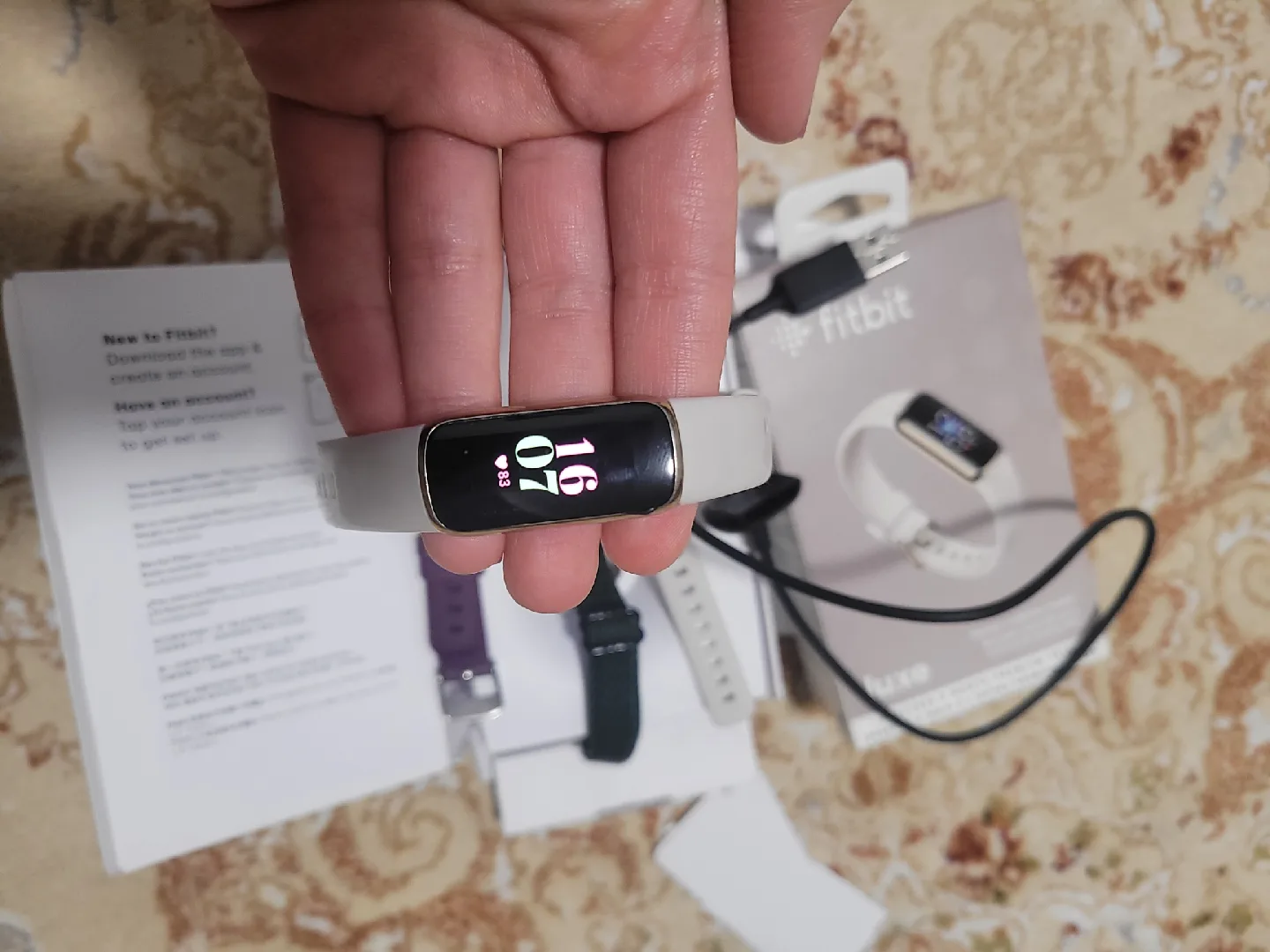 Fitbit Luxe Fitness + with Bands and charge Cable image indicator(9)