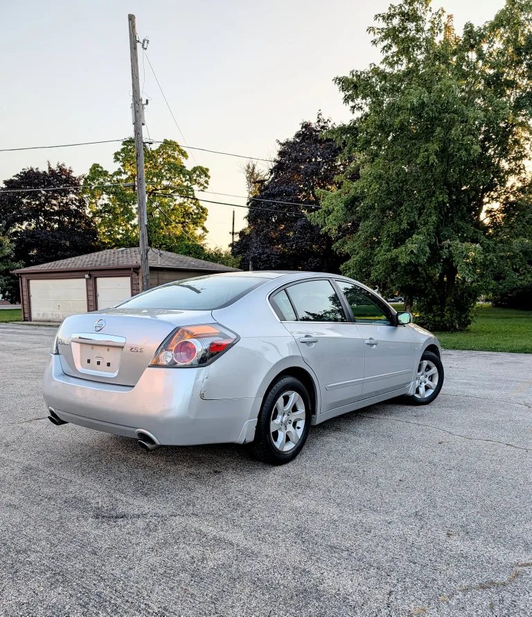 2009 Nissan Altima Sedan - Silver 4 cylinder image indicator(2)