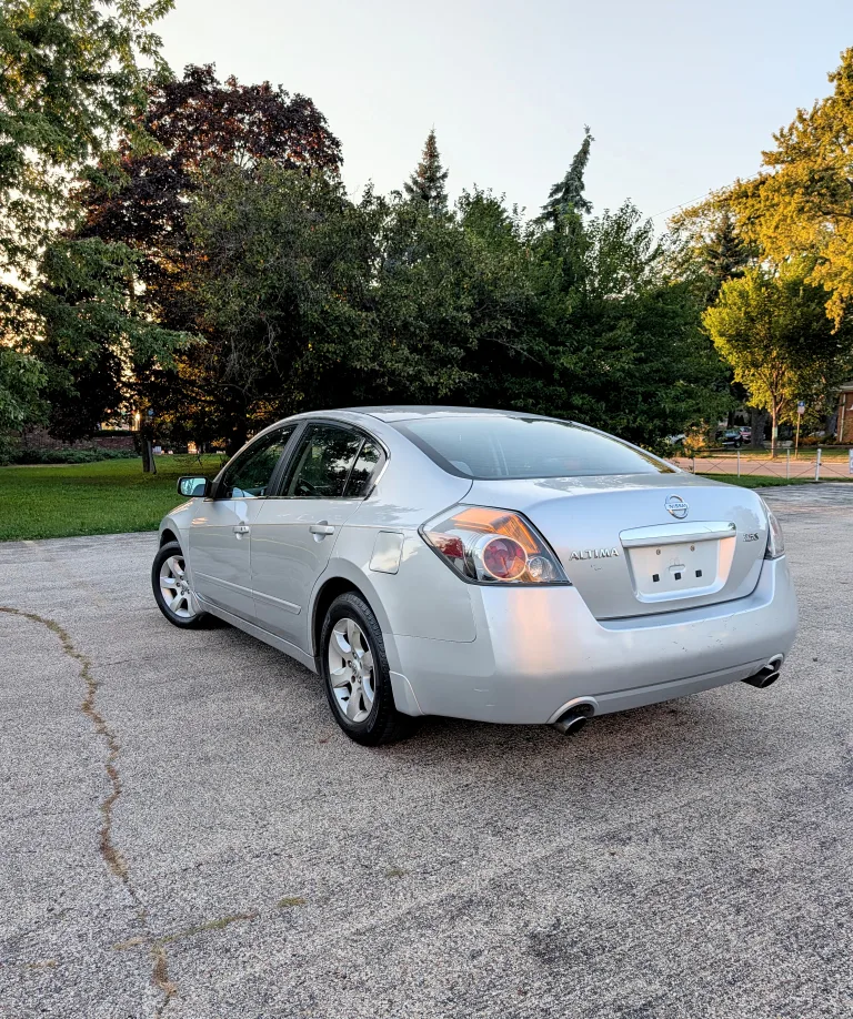 2009 Nissan Altima Sedan - Silver 4 cylinder image indicator(4)