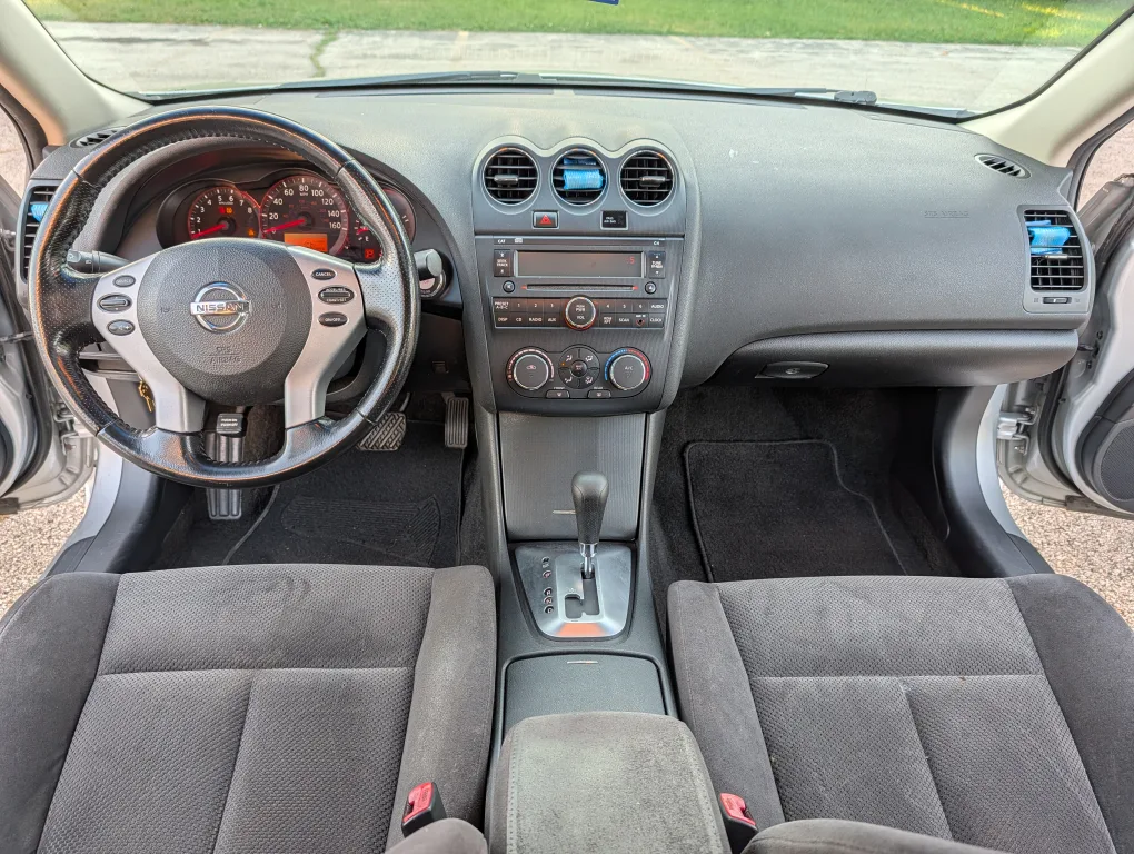 2009 Nissan Altima Sedan - Silver 4 cylinder image indicator(5)