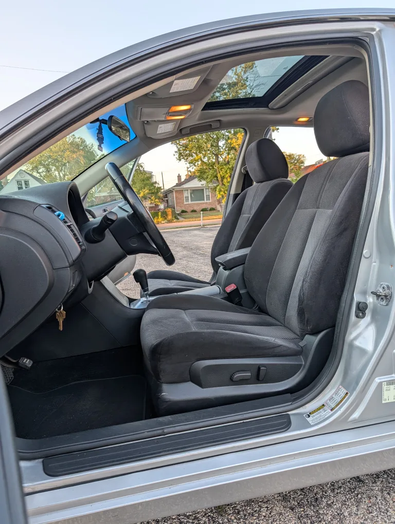 2009 Nissan Altima Sedan - Silver 4 cylinder image indicator(6)