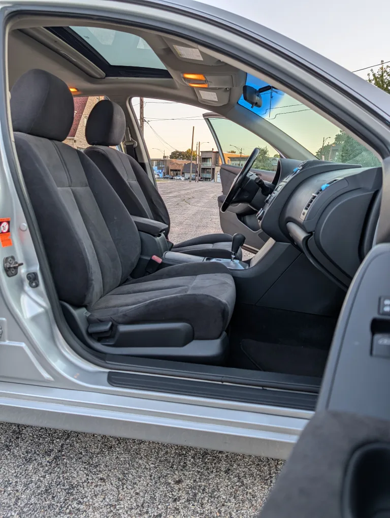 2009 Nissan Altima Sedan - Silver 4 cylinder image indicator(8)