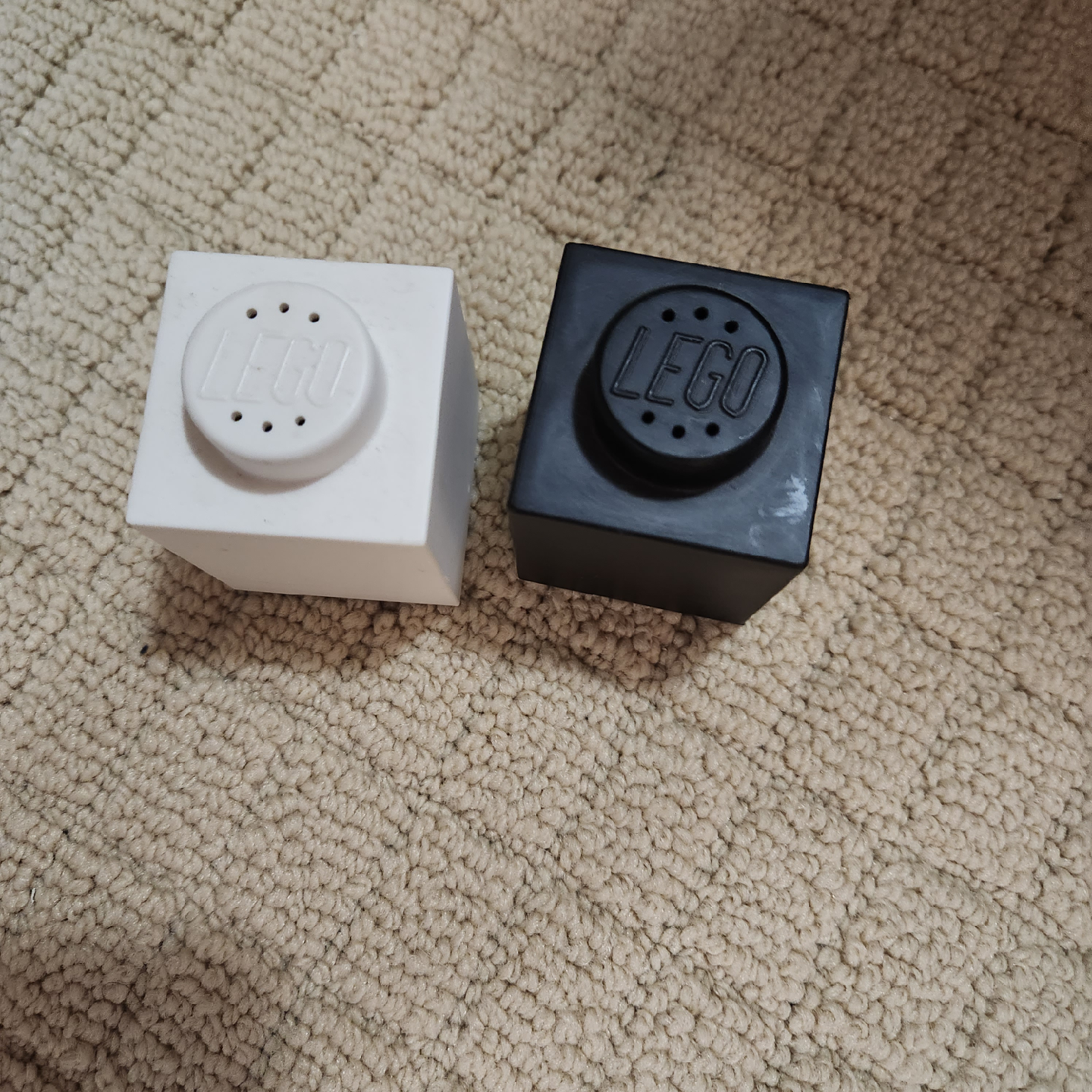 LEGO Iconic salt & pepper shakers - Black & White