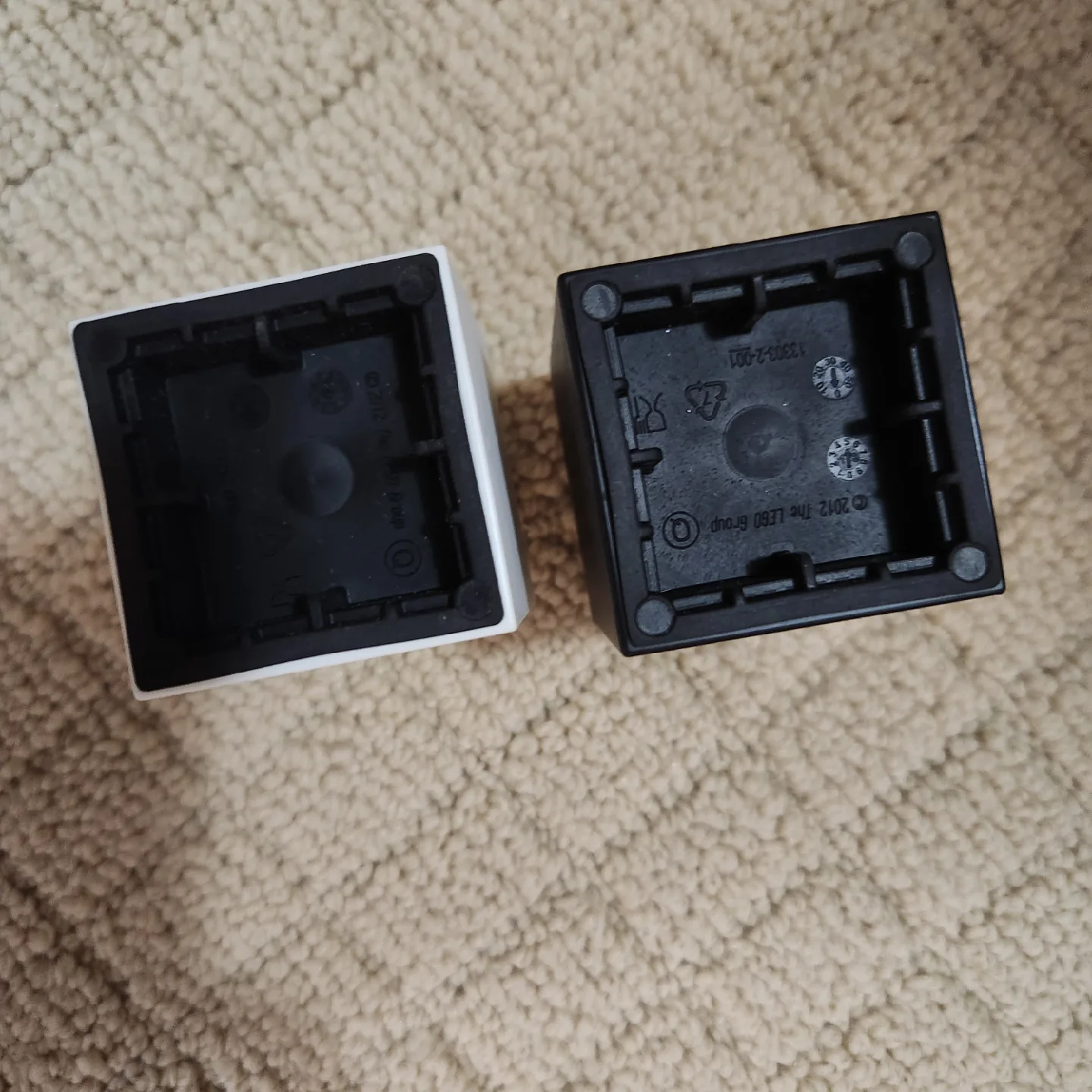 LEGO Iconic salt & pepper shakers - Black & White image indicator(3)