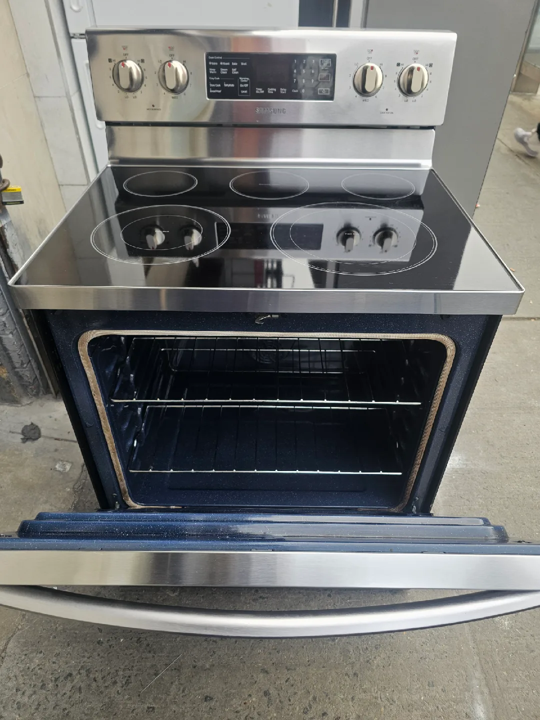 Samsung Stainless Steel Electric Range image indicator(2)