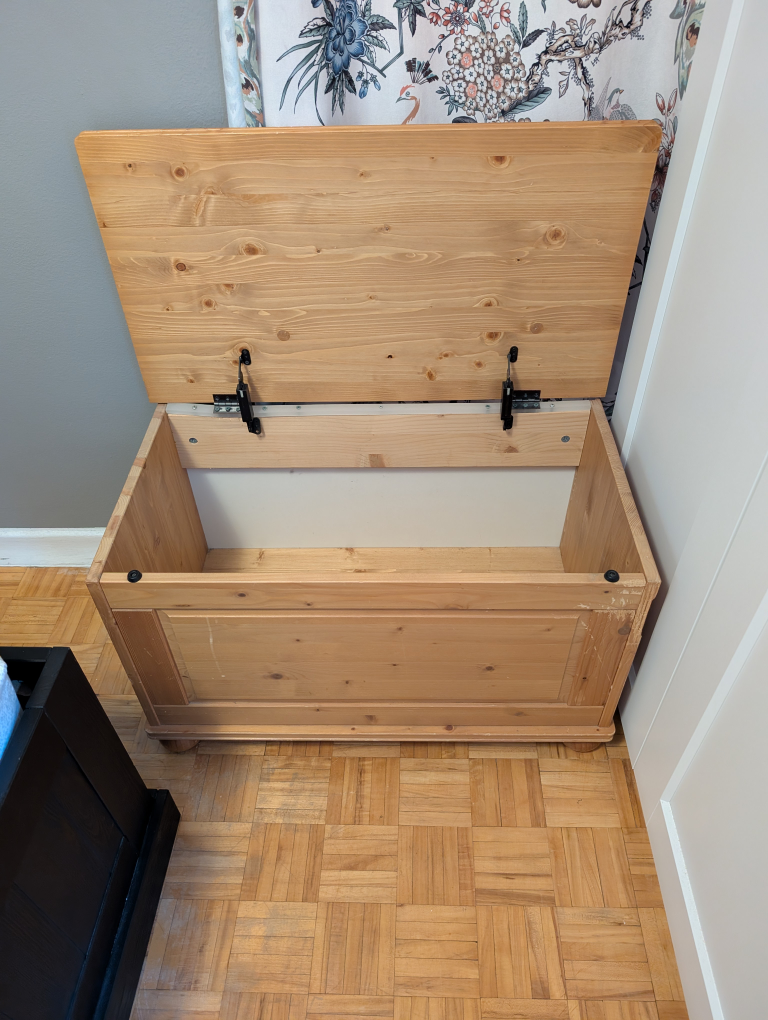Wooden Storage Chest  31.5" L x 17.25" D x 19.5" H - photo 2