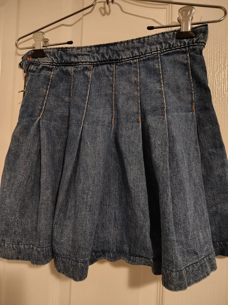 H&M Divided Denim Mini Skirt - Size 2 image indicator(4)