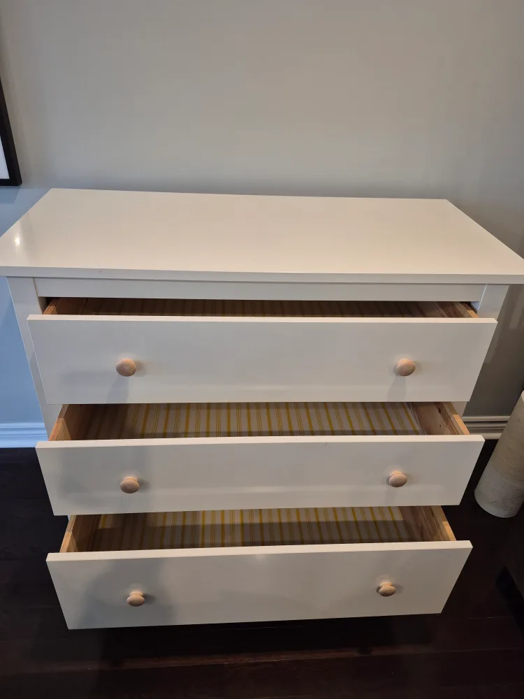 White 3-Drawer Dresser image indicator(3)