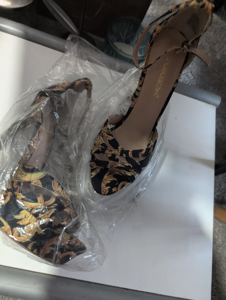 Shoesdazzle Heels, Size 7 thumbnail