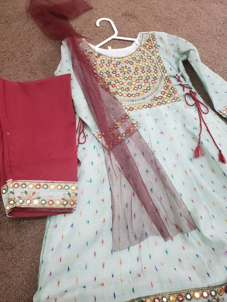 Girls' Embroidered Salwar Kameez - Size 5/6 thumbnail