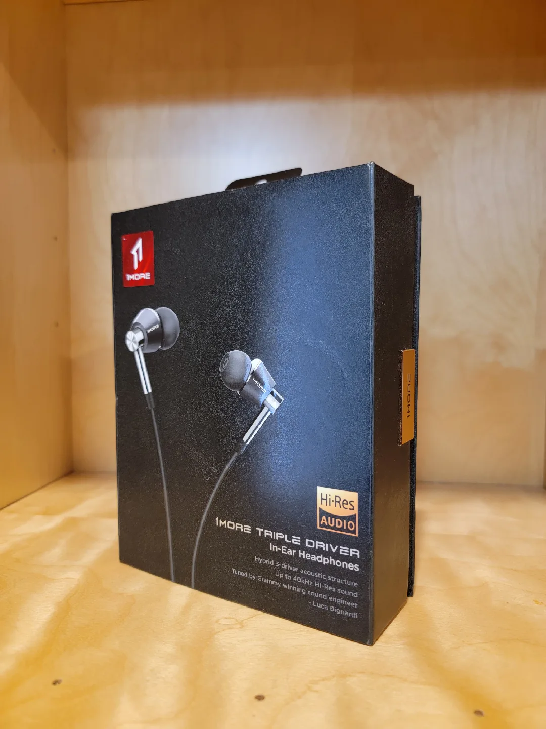 1more triple driver earphones thumbnail