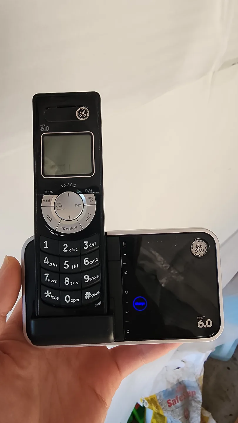 GE DECT 6.0 Digital Ultra Slim Cordless Phone thumbnail