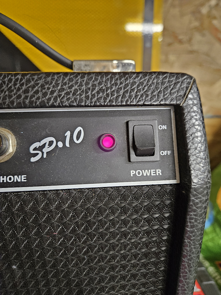 Squier SP-10 Guitar Amplifier - photo 2