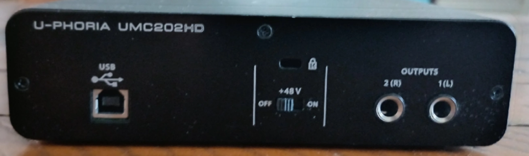 Behringer U-PHORIA UMC202HD Audio Interface - photo 3
