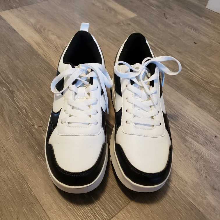 Wheel shower size women 9/9.5 men 7.5/8