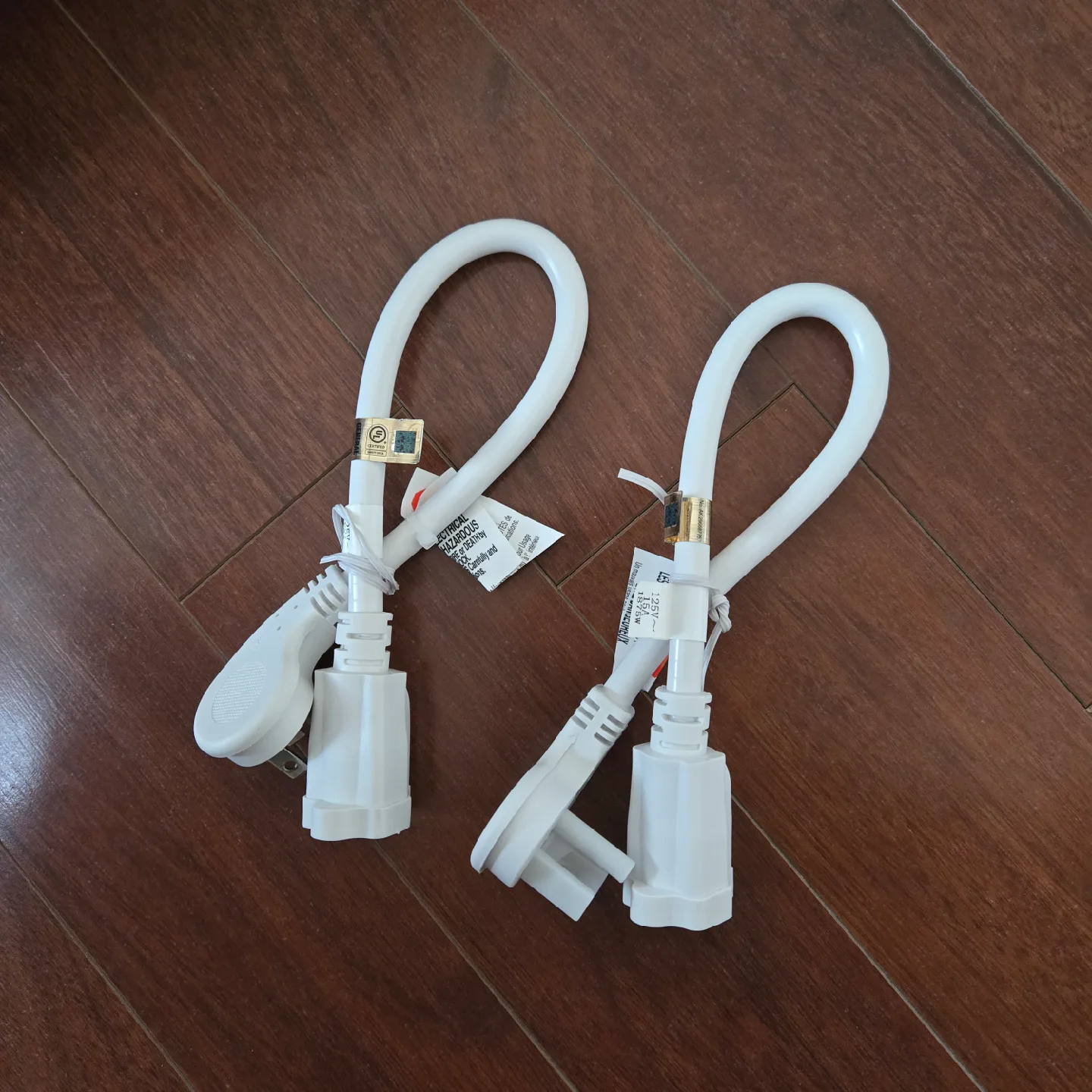 Power Strip Surge Protector and Extension Cords image indicator(3)
