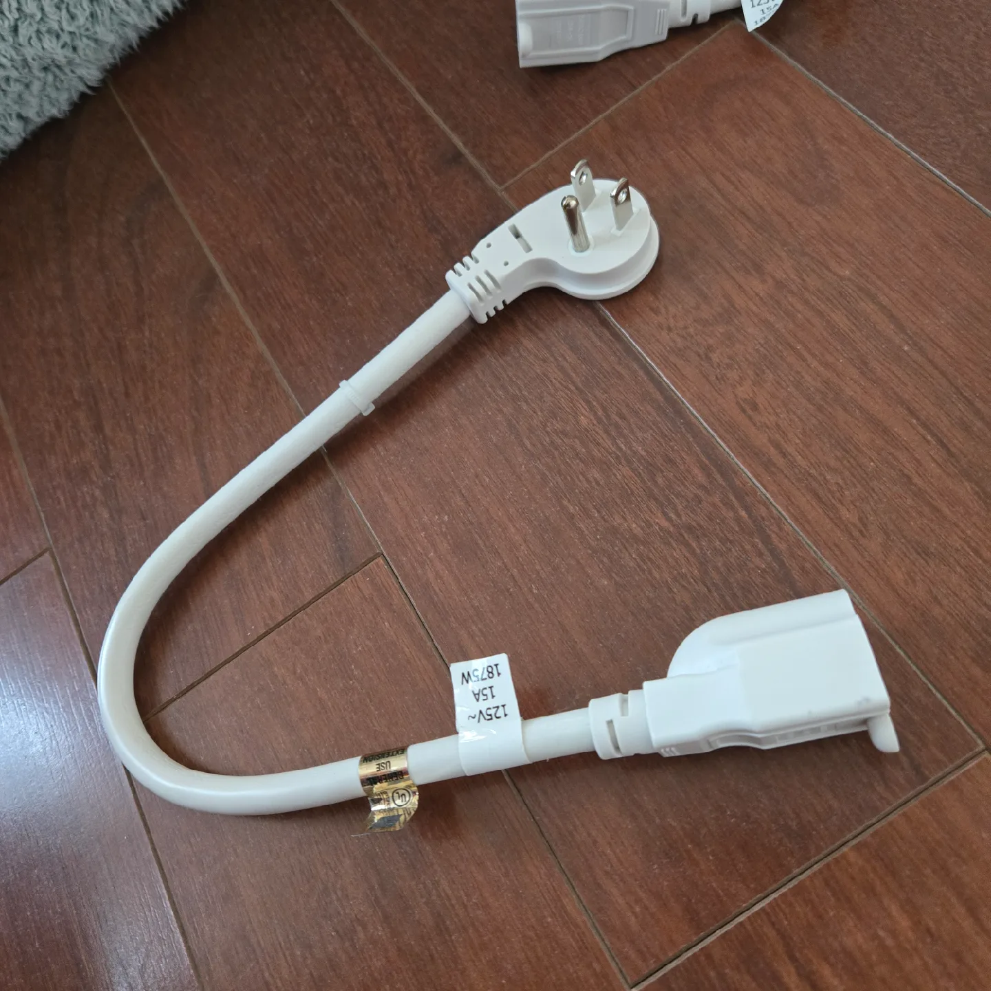 Power Strip Surge Protector and Extension Cords image indicator(4)