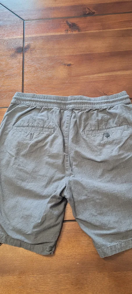 H&M L.O.G.G. Men's Shorts - Size M image indicator(2)
