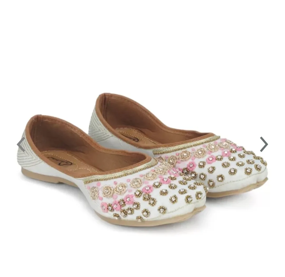 The desi dulhan White Embellished Jutti thumbnail