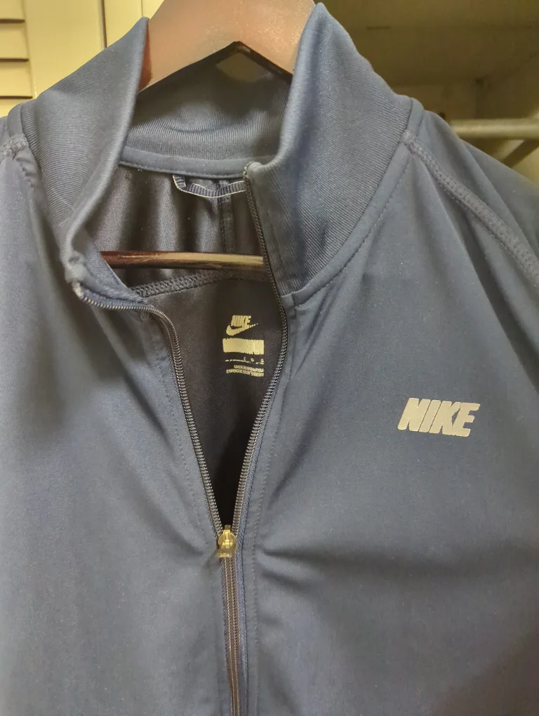 Nike Training Jacket - Size L image indicator(2)