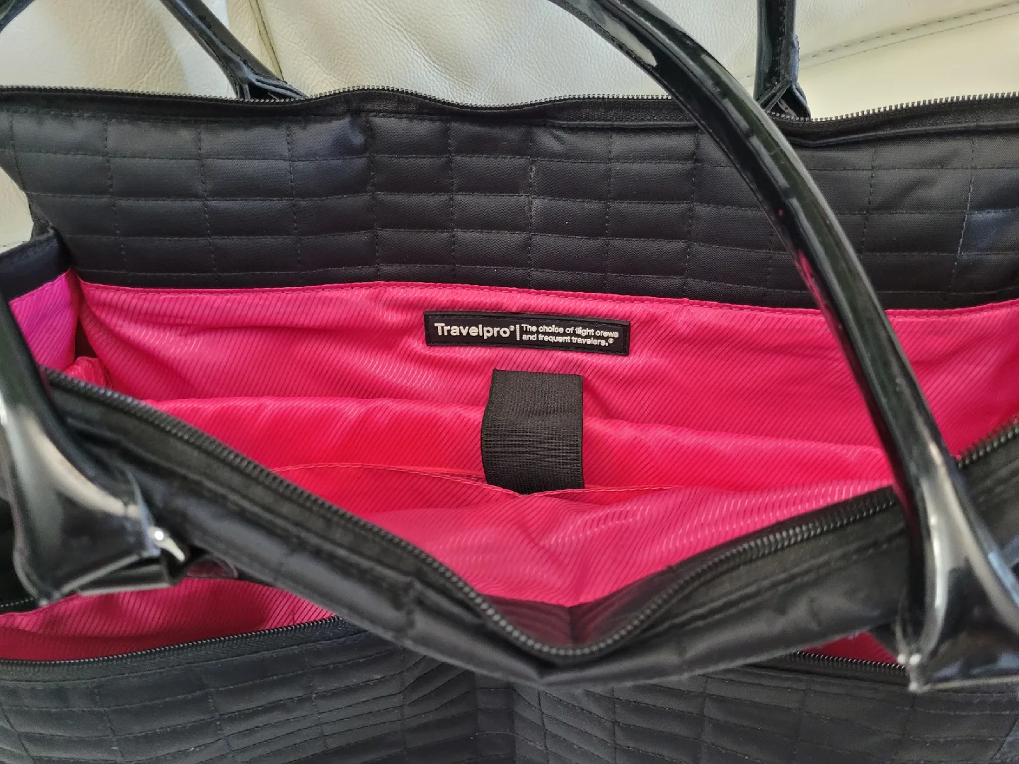 🥕 Travelpro Black Quilted Tote Bag image indicator(2)