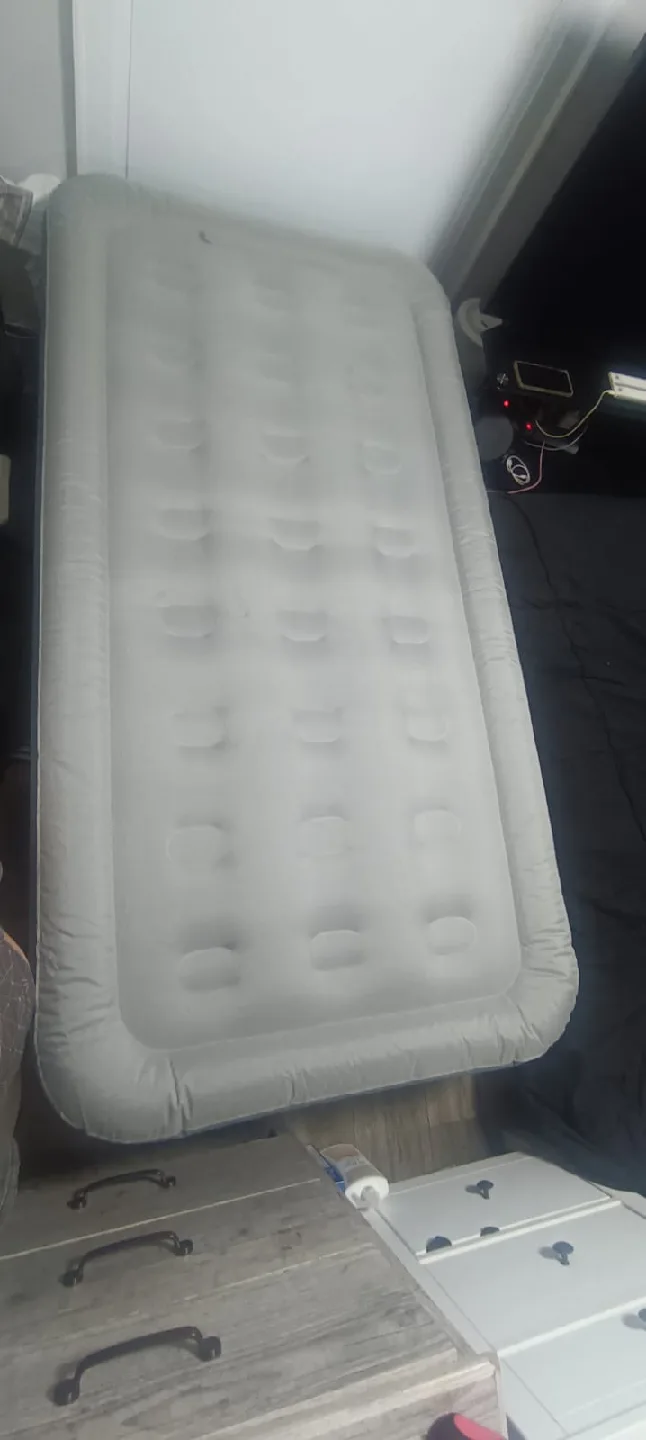 Woods Tritech Double-High Air Mattress - single image indicator(5)
