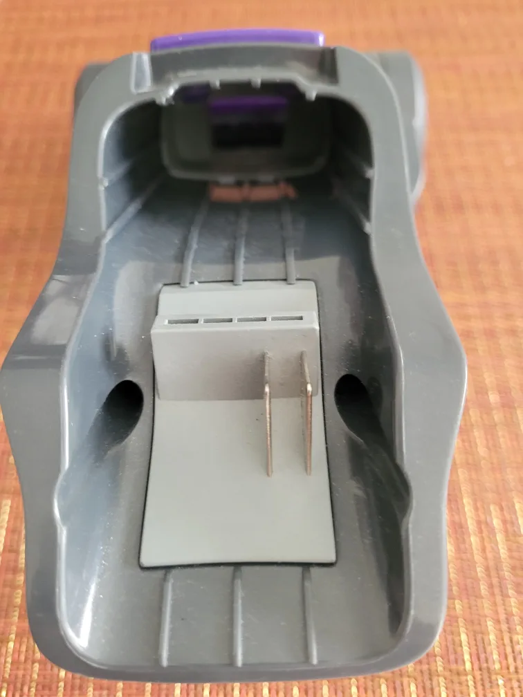 Brand new cordless Black and decker pet vac attachment image indicator(3)