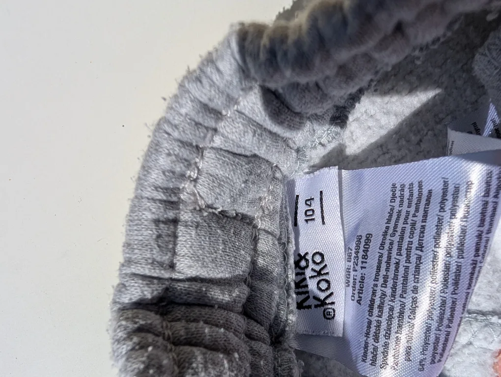 🥕Kids Grey Joggers Size 104🥕 image indicator(2)